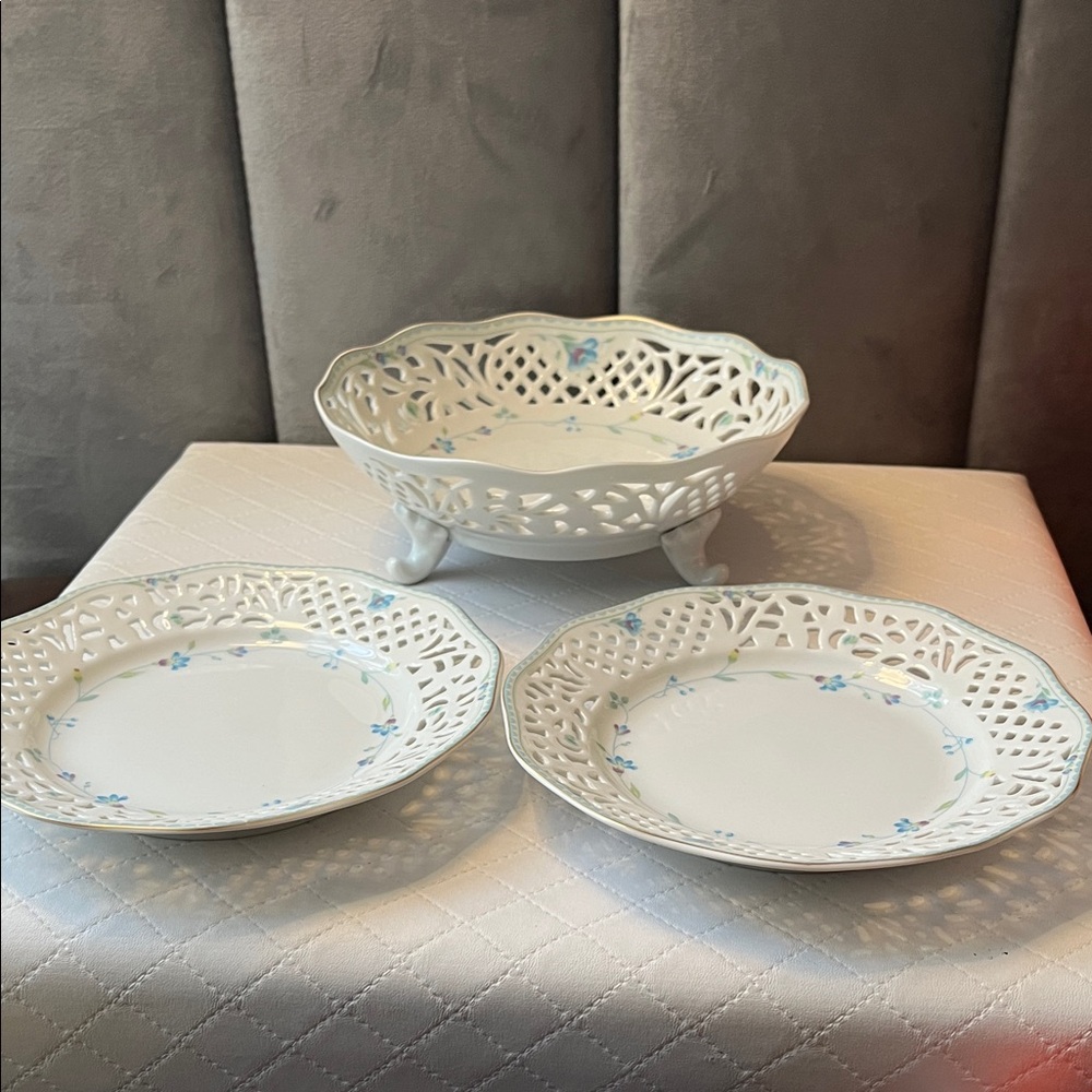 Oscar de la Renta pierced fine bone china Elegant Floral Dinnerware Set